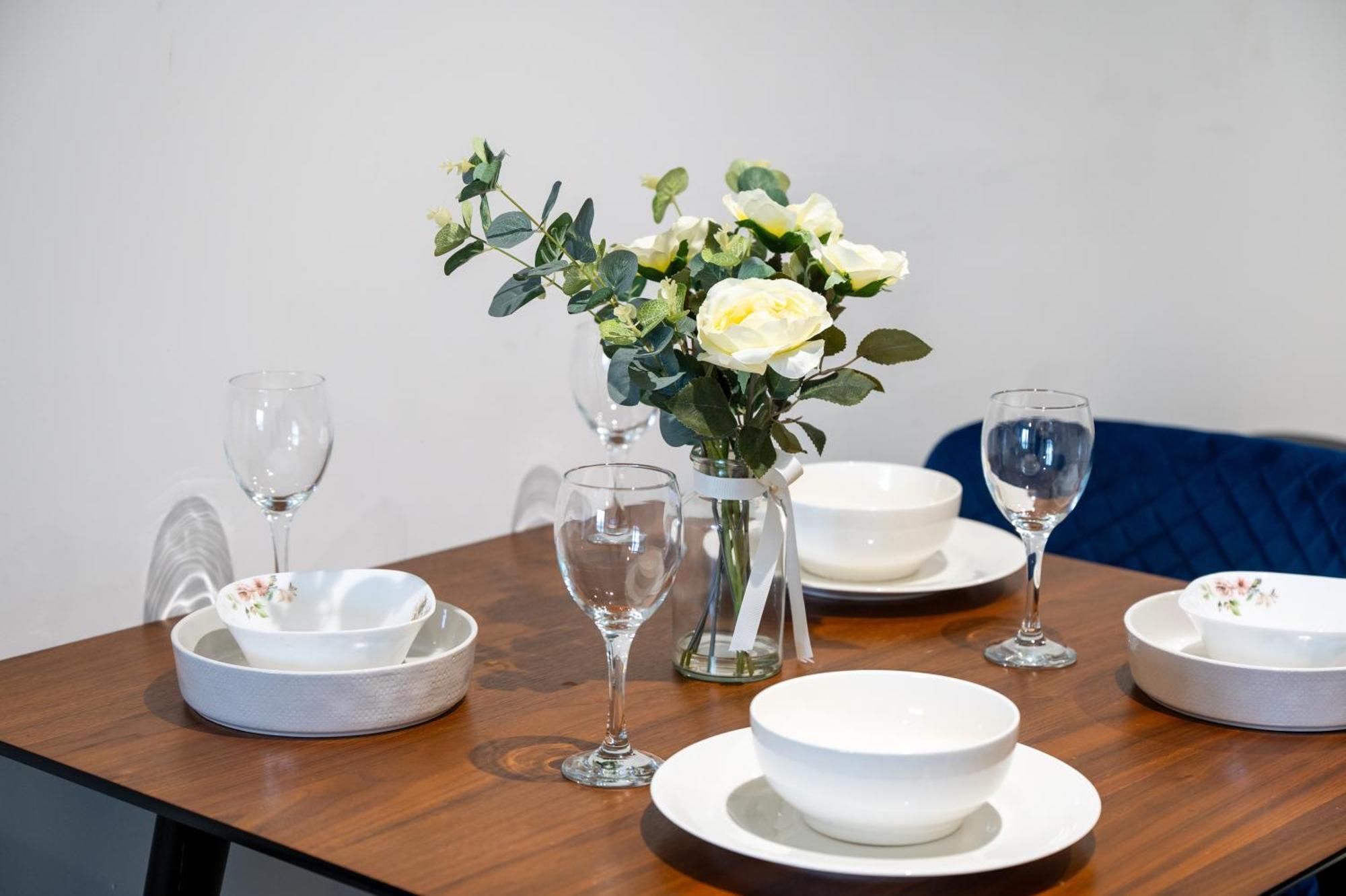 Stylish & Spacious Salford Quays One Bedroom High Floor Apartment With Balcony Manchester Kültér fotó