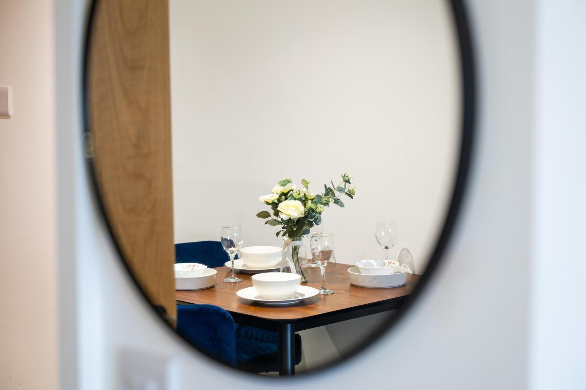 Stylish & Spacious Salford Quays One Bedroom High Floor Apartment With Balcony Manchester Kültér fotó