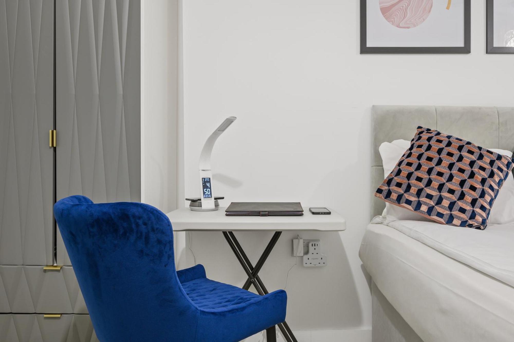 Stylish & Spacious Salford Quays One Bedroom High Floor Apartment With Balcony Manchester Kültér fotó